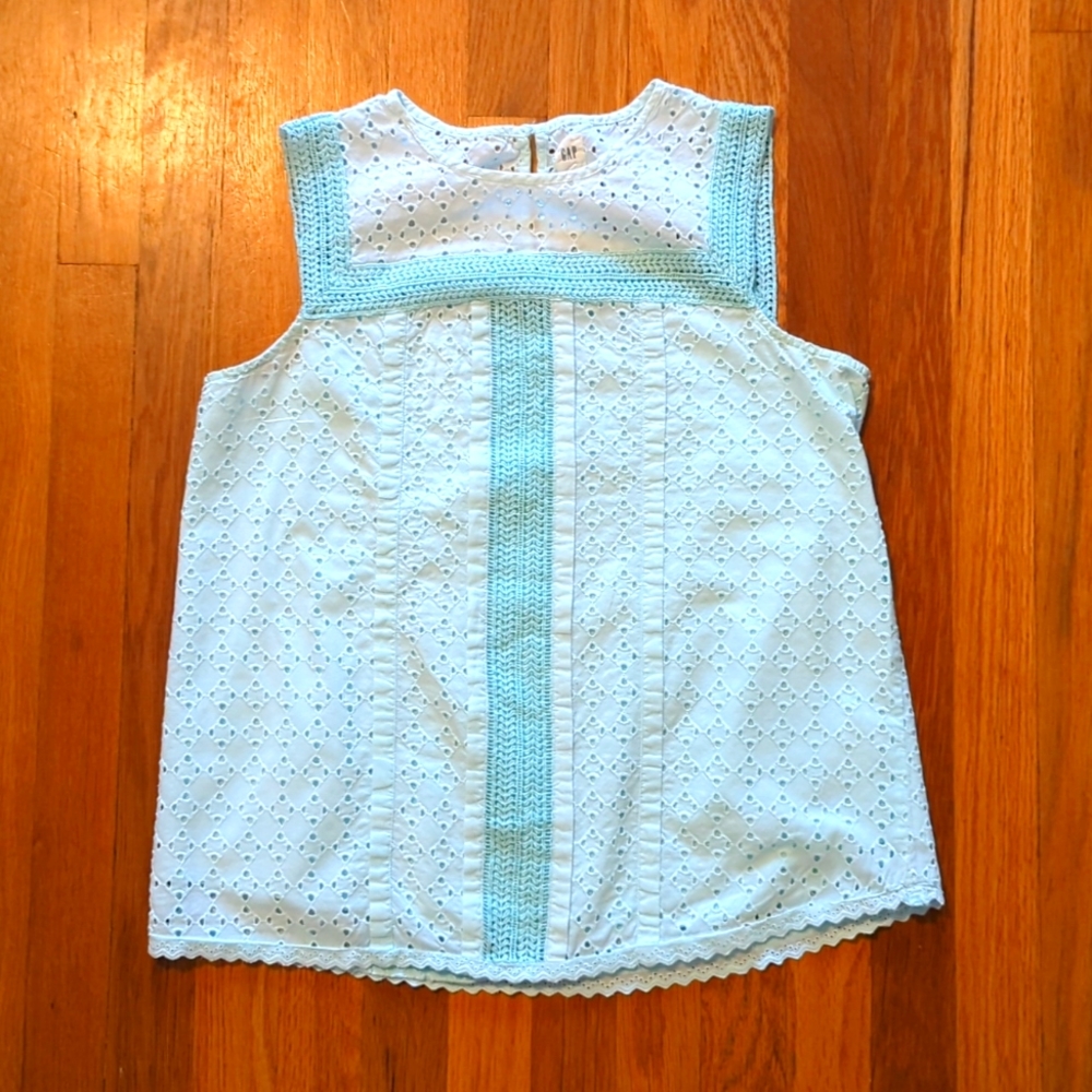 Gap Eyelet Top